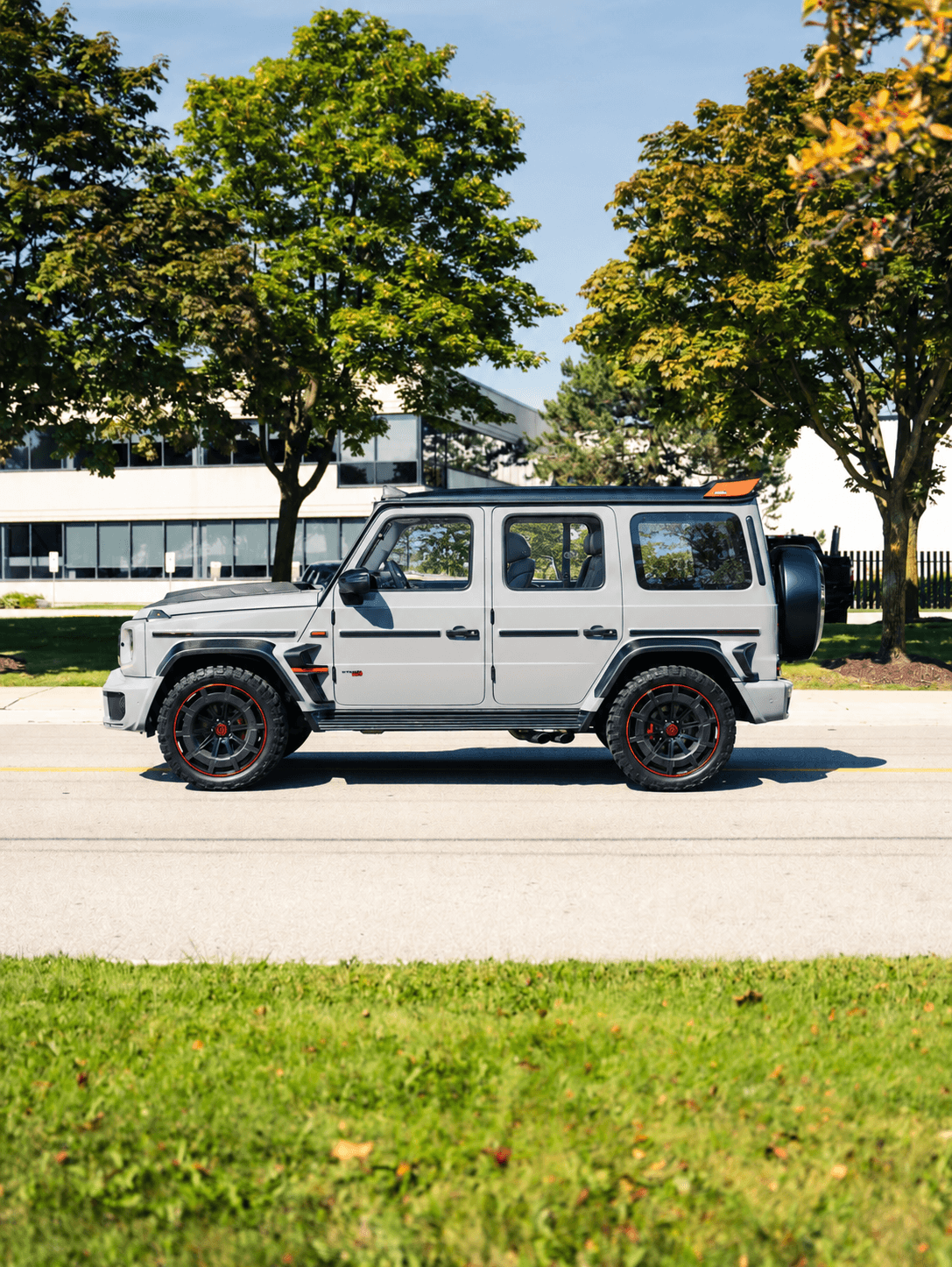 Mercedes-Benz G-Class with clear, untinted glass